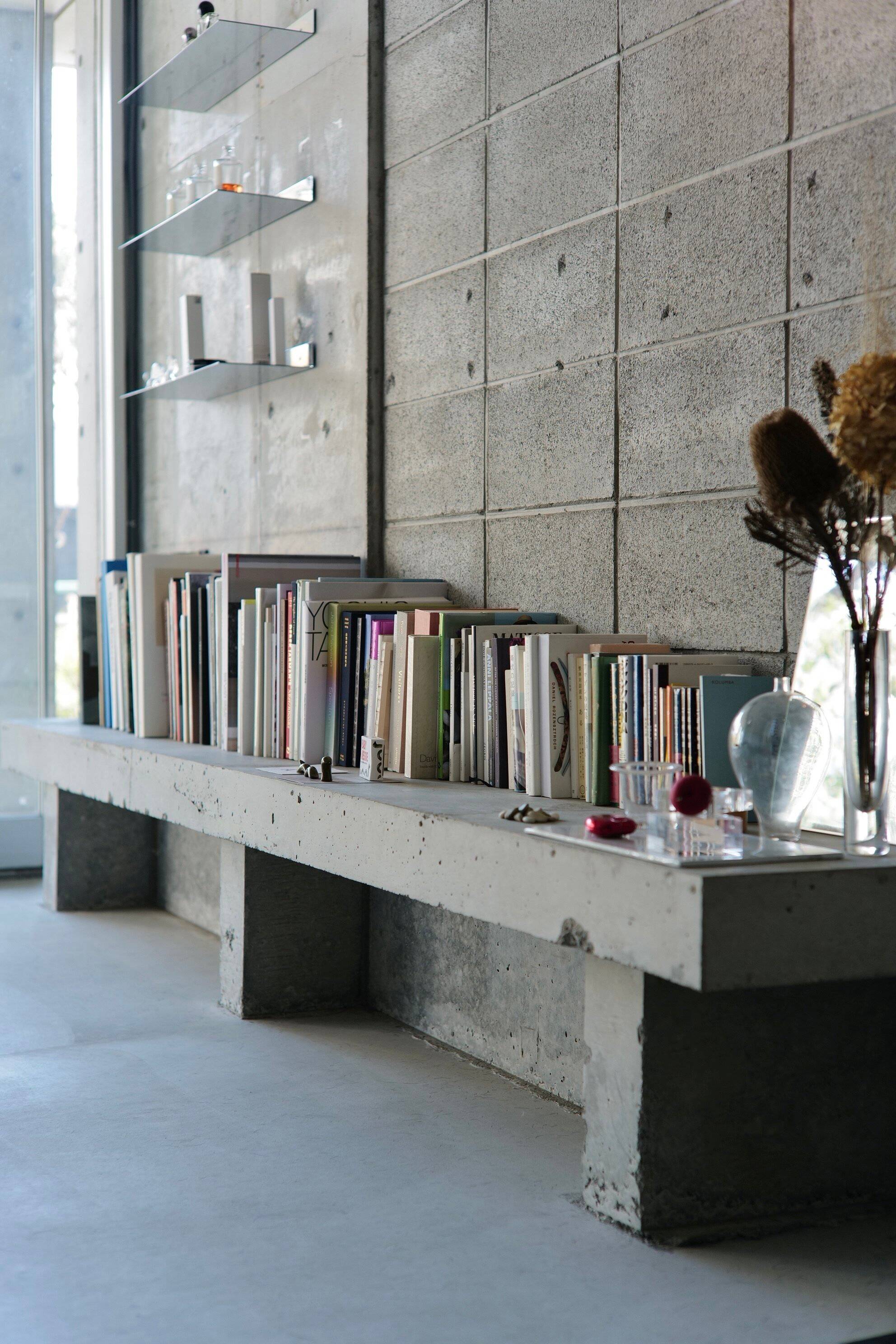 本棚を見て、その人の職業がわかりますか？　～その１．ものをつくることに興味がある本棚