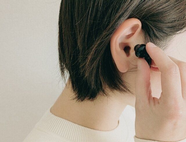 一度発症したら治らない!?イヤホンの使い過ぎが引き起こす「イヤホン難聴」の危険な症状とは