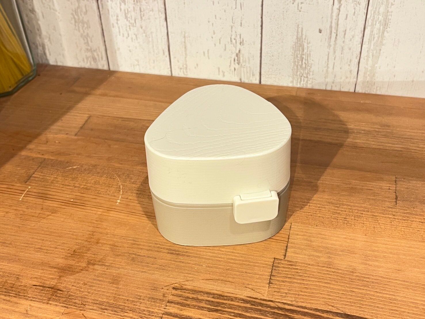 ありそうでなかった！おにぎりとおかずがひとつにまとまるスリコのお弁当箱が便利