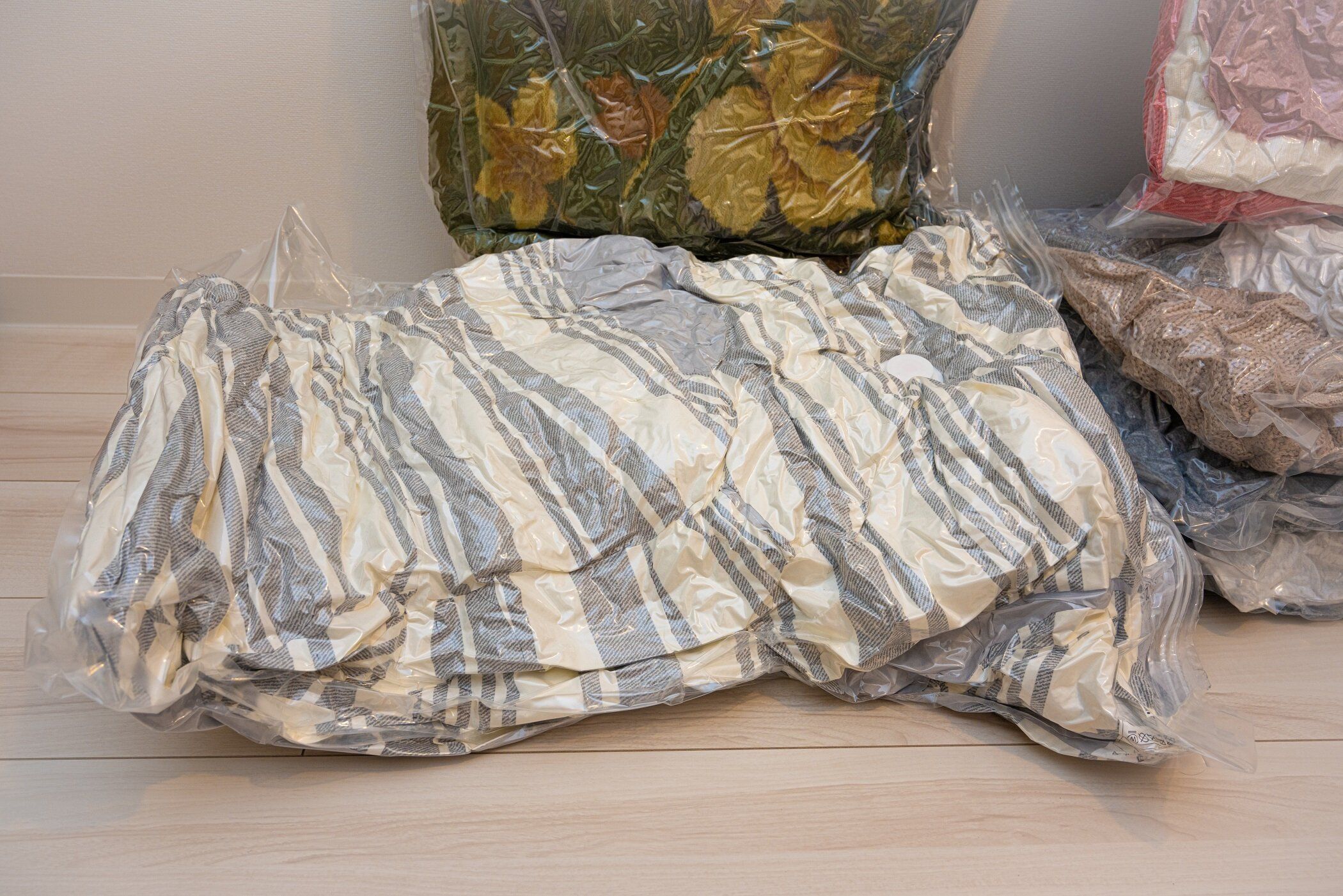 圧縮袋布団用おすすめ人気アイテムを17選ご紹介！羽毛専用から防ダニ用まで厳選