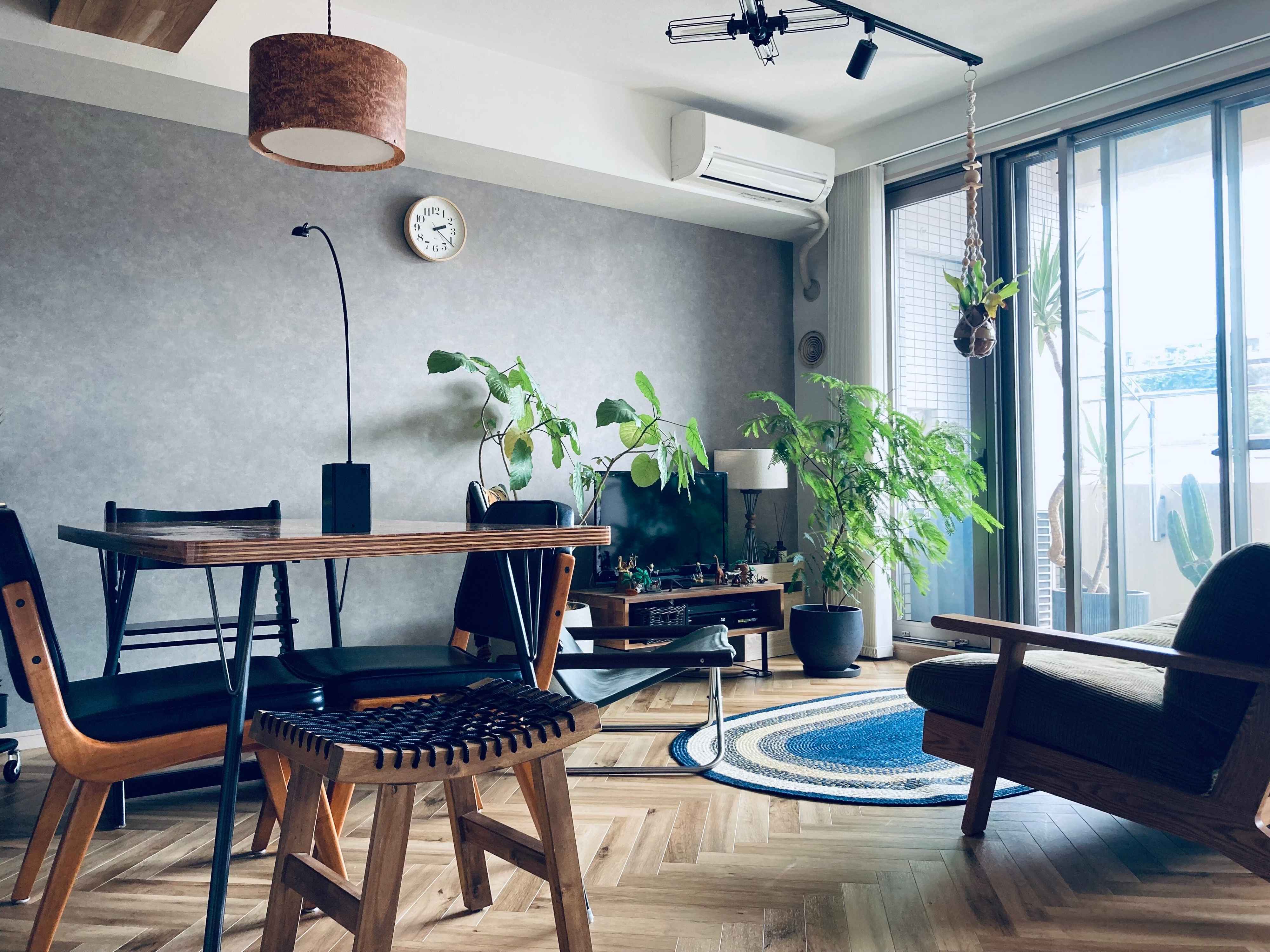 【インテリアの悩み】木材家具の色は合わせるべき！？部屋に統一感を出す裏技・３選