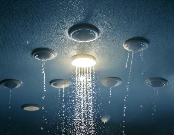 【夢占い】水浸しの夢の意味とは？場所や状況別に詳しく解説！