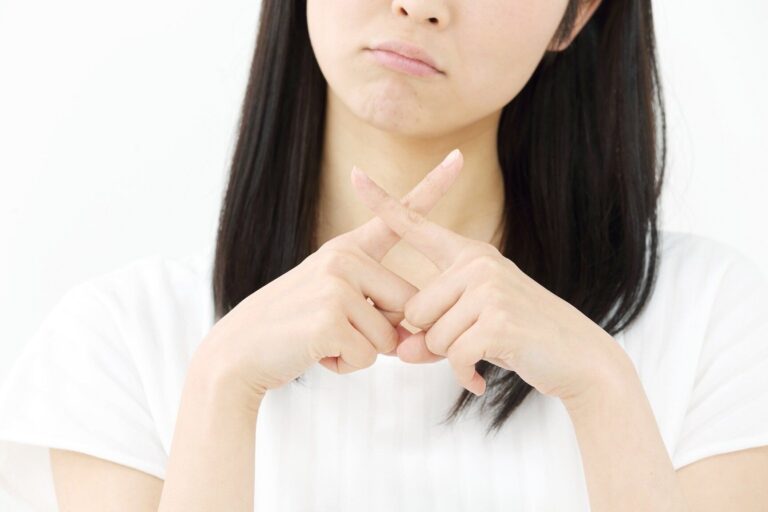 「まだ着られるからこれでいいか」で選んじゃっていない？40代の春コーデで注意したいこと3選
