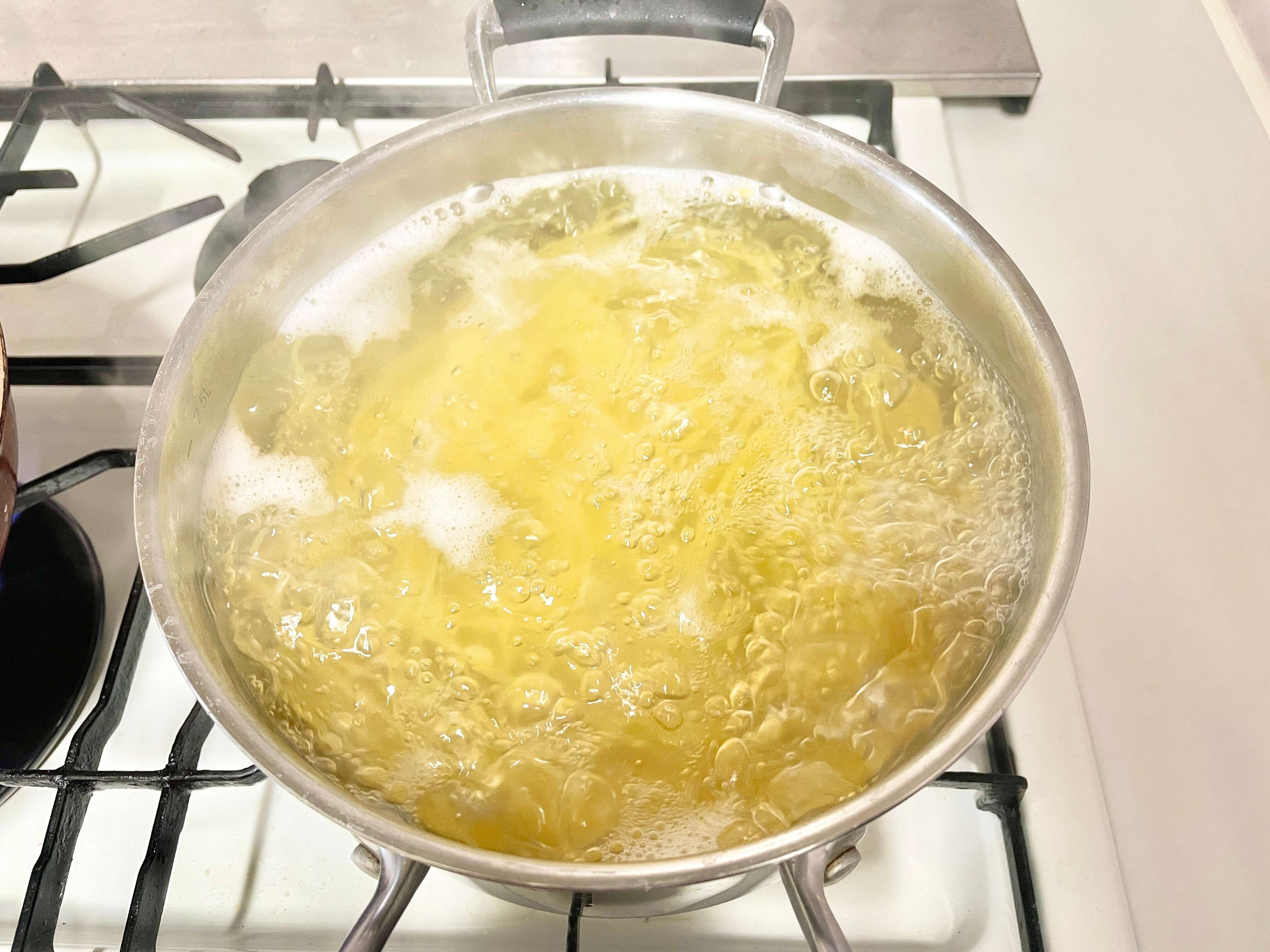 「パスタのゆで汁」はそのまま捨てないで！じつはまだまだ活用できるんです