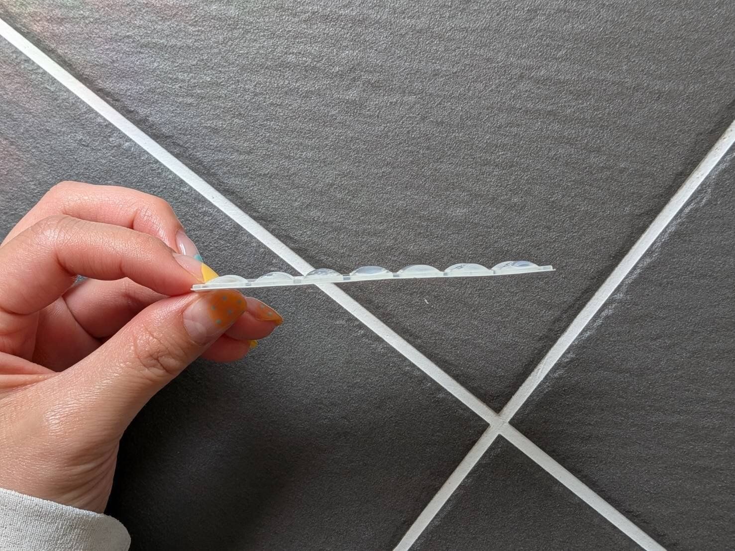 【100均】ぷっくり丸いシールが使える！“梅雨の時期も大活躍“「クッションゴム」