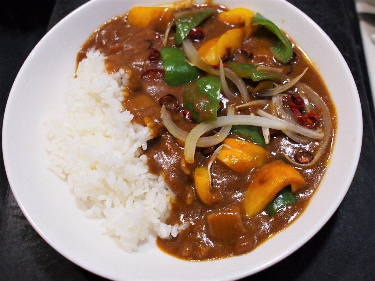 じつはプロもやってる!?「レトルトカレー」を本格派に変えるひと工夫