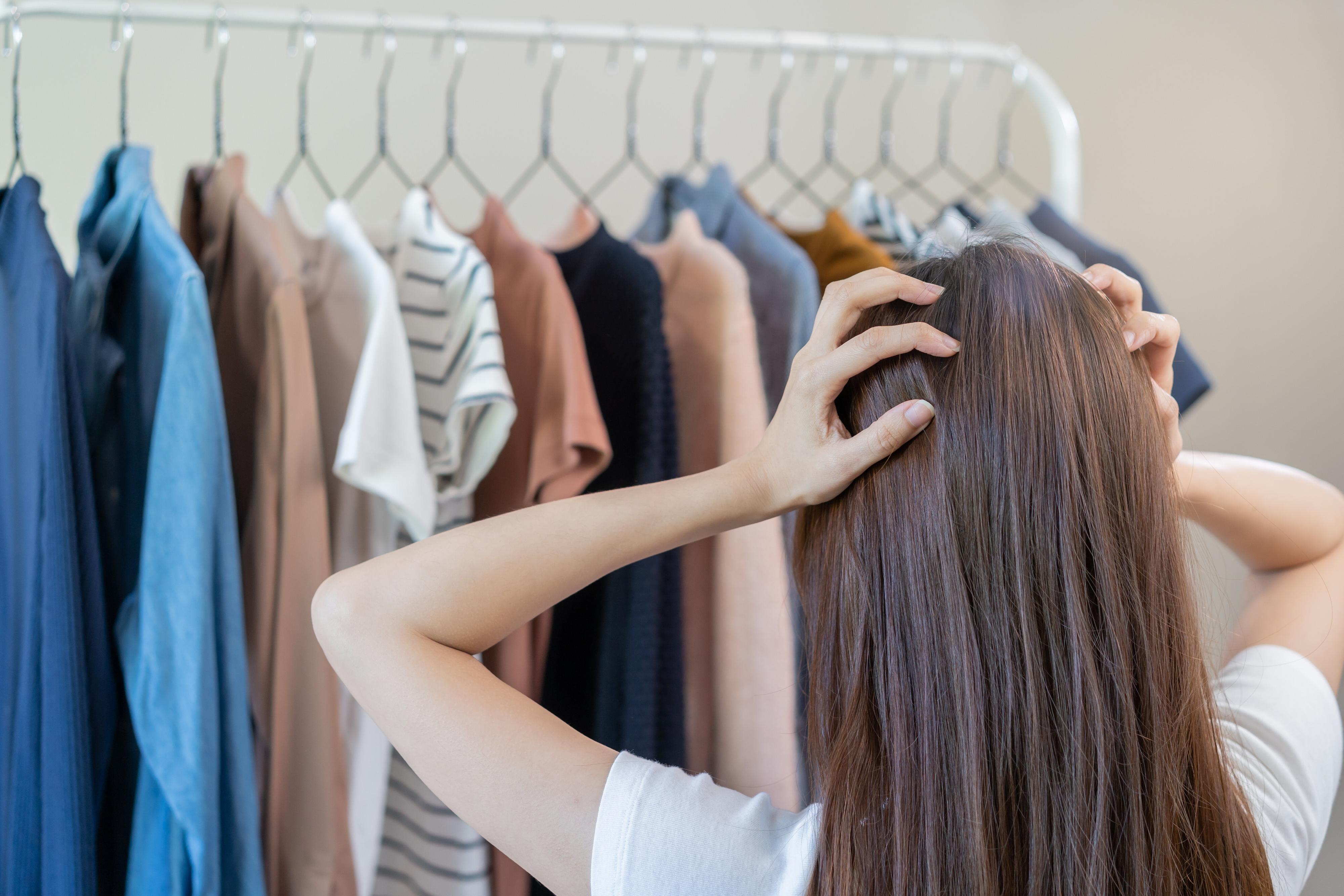 そのトレンド……じつはもう終わってます！取り残された40代が初夏にやりがちなNGコーデ