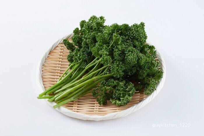 使い切れている？余りがちな生パセリを完全消費する便利な冷凍術