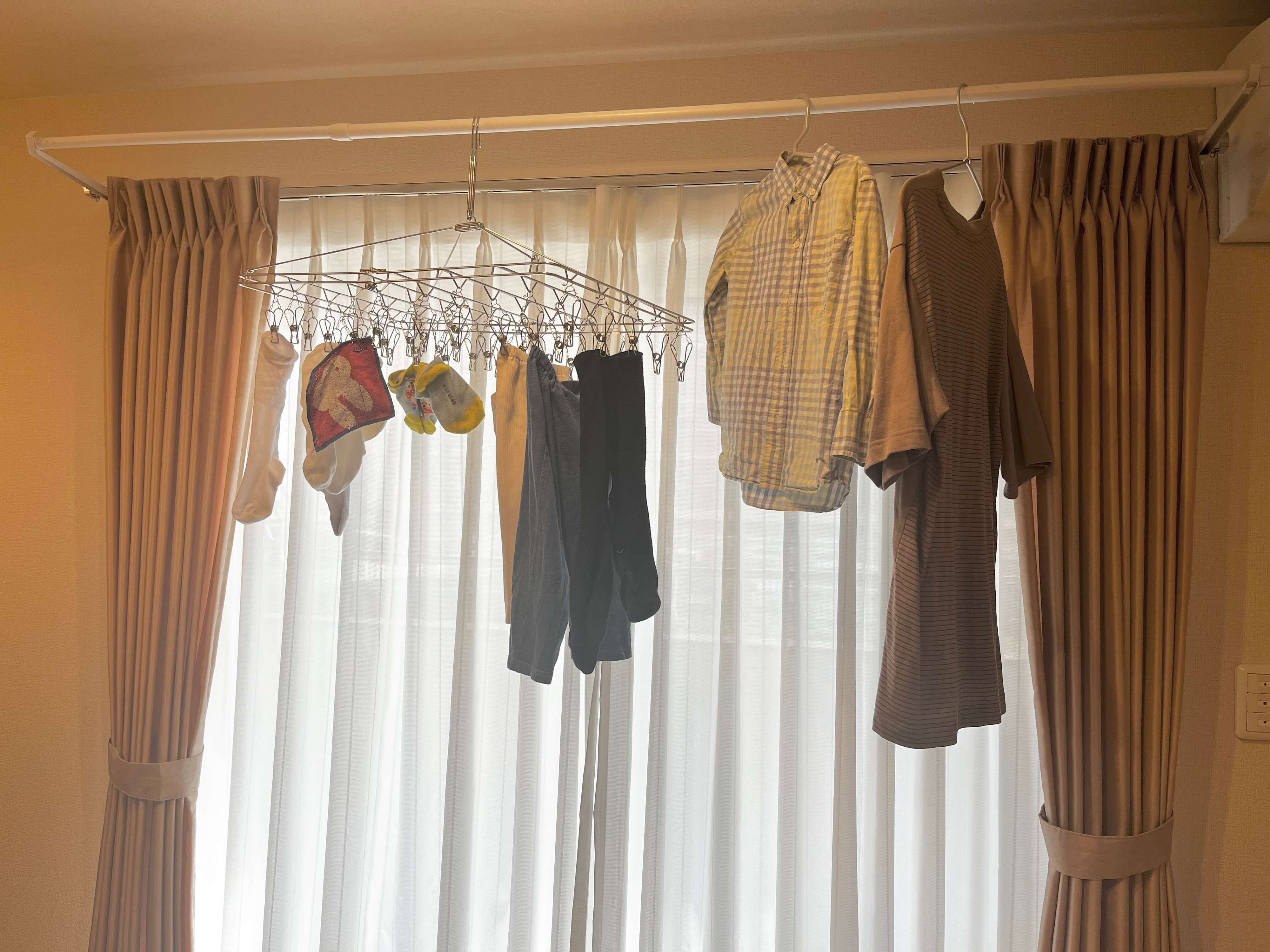 【梅雨でも快適に！】部屋干しの便利アイテム2選