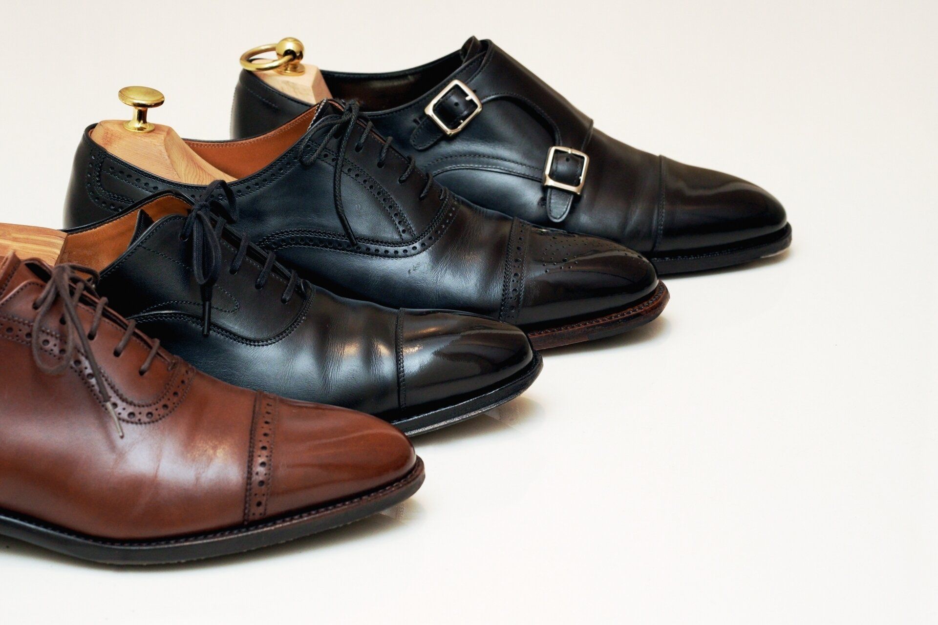 メンズのカジュアルスタイルにおすすめの革靴10選＆コーデ例3選《2025》