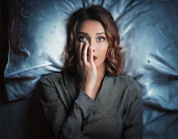 【夢占い】事件から逃げる夢の意味とは？状況、人物、逃げ方別に解説！