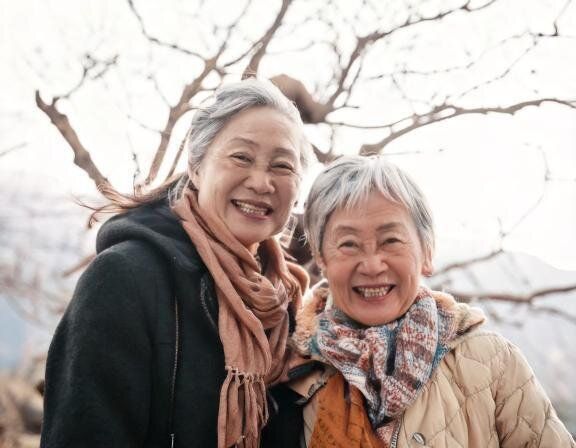 【夢占い】老人の夢の意味とは？象徴やシチュエーション別に解説！