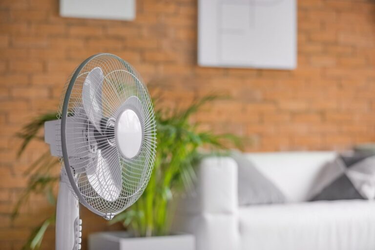 【冷房代を抑える扇風機の併用テク】より安くエアコンの冷房効率をあげるには？【節約の専門家が解説】