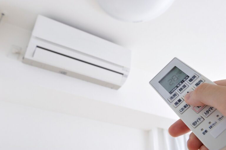 意外とやりがちな「エアコンの損する使い方」5選！節約の専門家が対策も解説