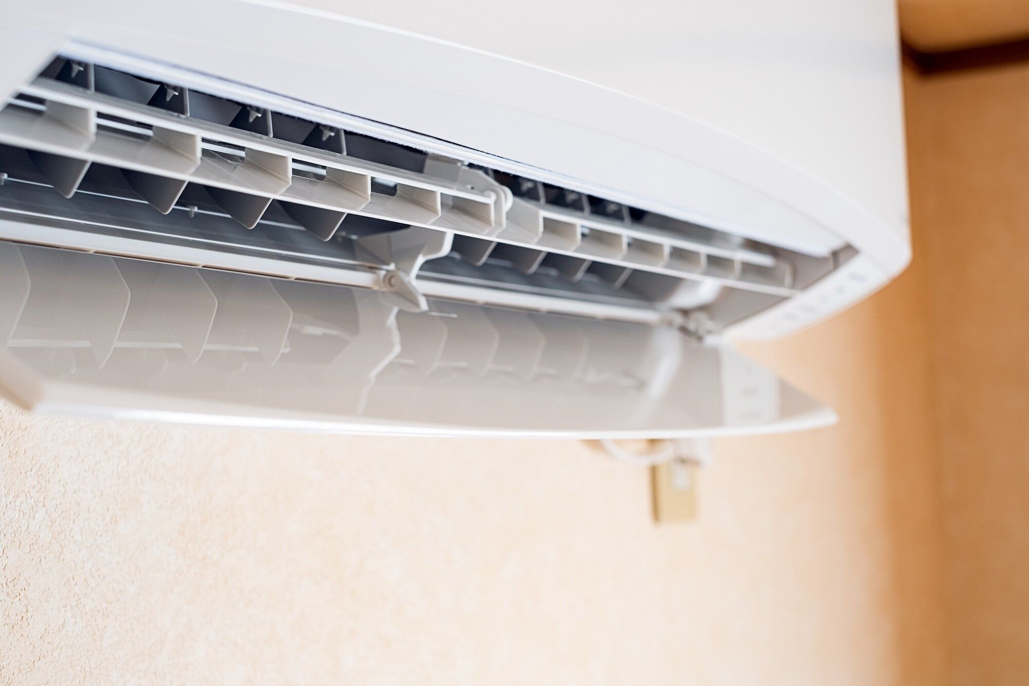 室内の熱中症対策にも！「エアコン掃除」で冷房効率はどれくらい変わるの？
