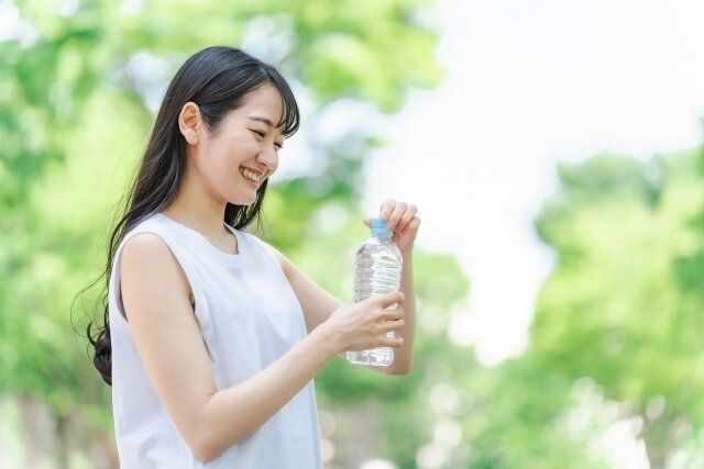 熱中症はイヤだけど塩分とりすぎも心配…上手な「水分補給法」を気象予報士が解説