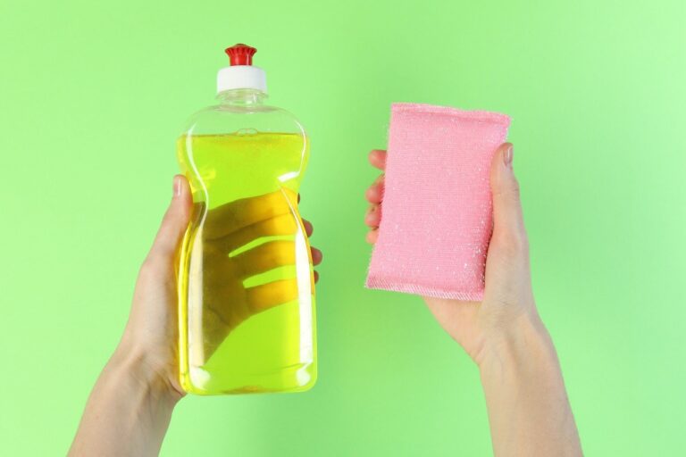 「じゃない使いかた」なのにメーカーが推奨？台所用中性洗剤ってじつは万能なんです！