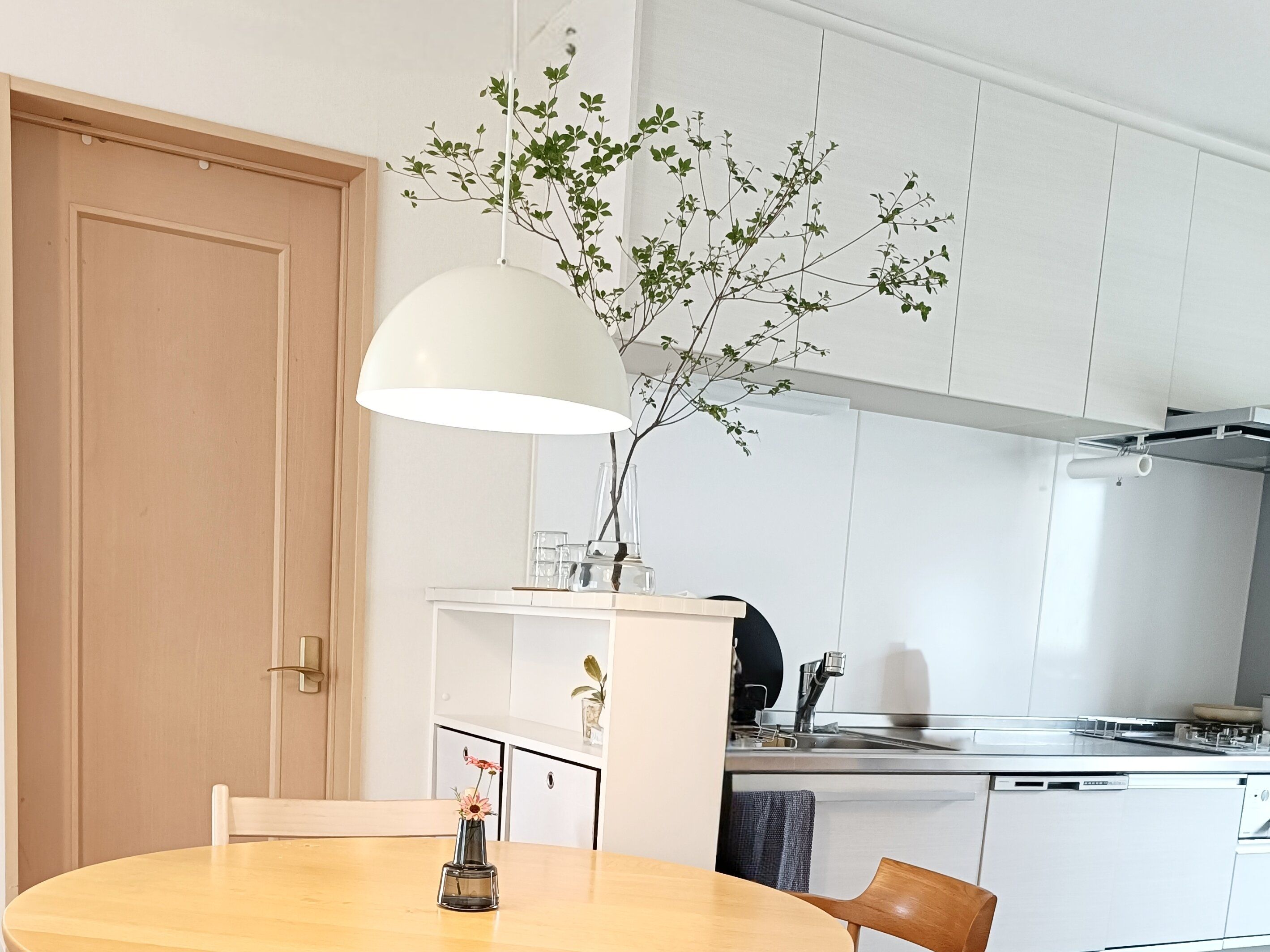 部屋を涼しくしたいなら「情報量」を減らして！夏の涼しい部屋の作り方をプロが解説！