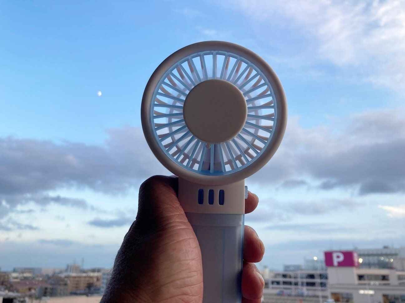 これで110円は買わないと損！【ダイソー】「暑さもリフレッシュ」ハンディファンとセットで使いたいおすすめグッズ