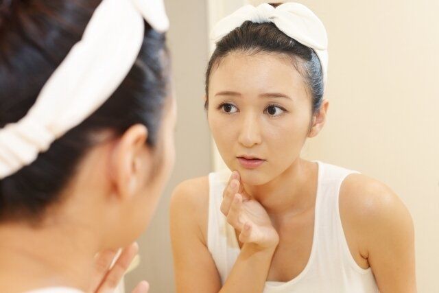 それ、老け見えの原因かも？大人女性が見直すべきスキンケアとメイク習慣