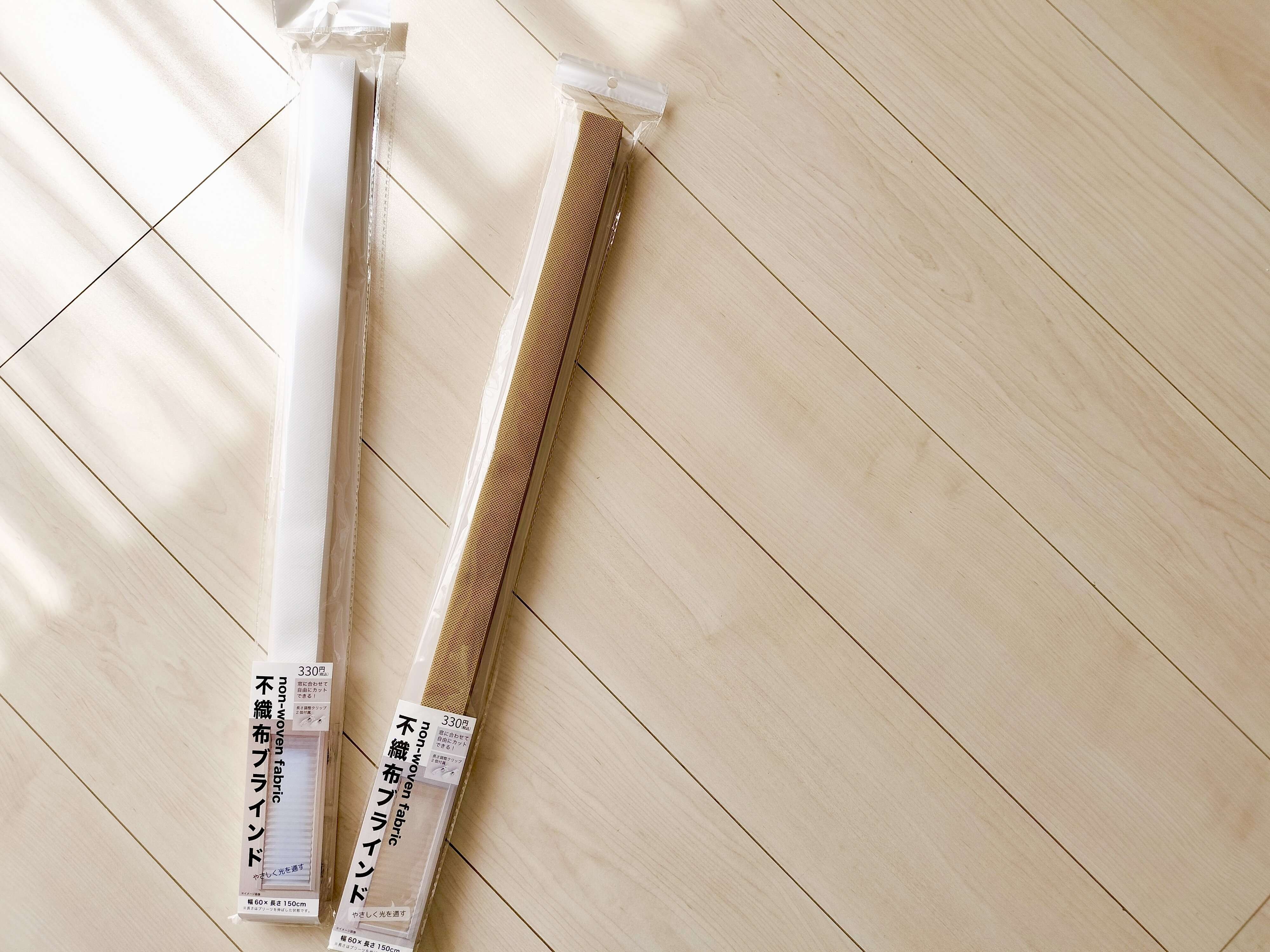 【ワッツ】まさかのこの値段で!?大バズりした本家そっくりの不織布ブラインドが手軽に買える！