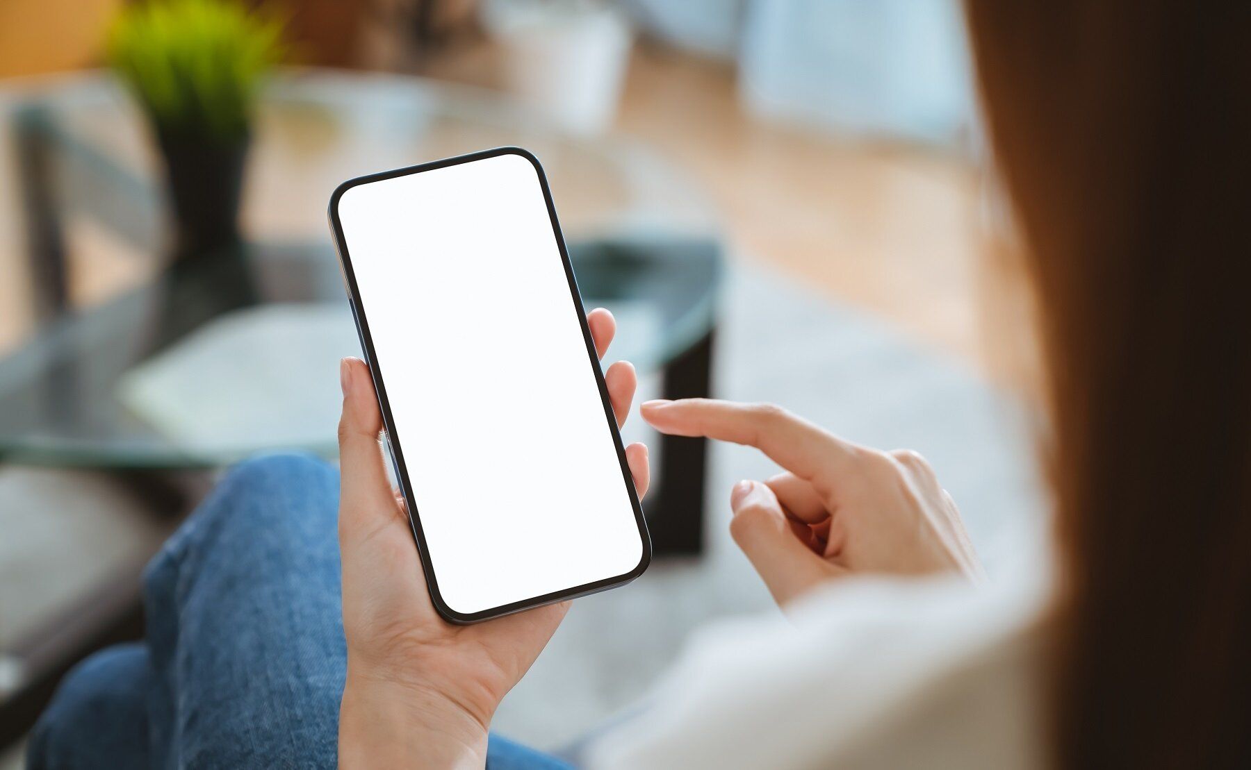 どこでもスマホを見てると運気が下がる⁉やってはいけない！運気を下げるスマホの使い方【Dr.コパの風水解説】