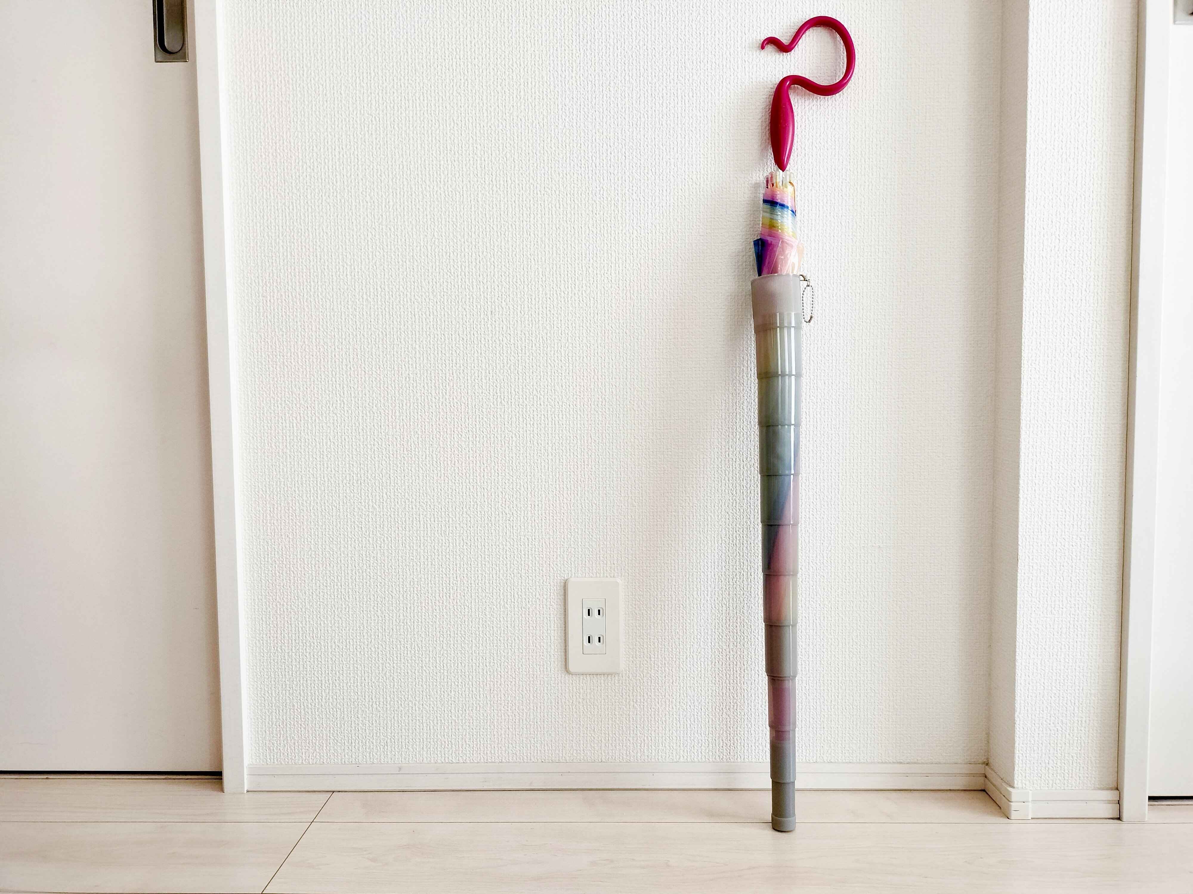 【ダイソー】濡れた傘を持ち歩くストレスゼロ！雨の日が超快適になる神アイテムを一瞬でさらに使いやすく！