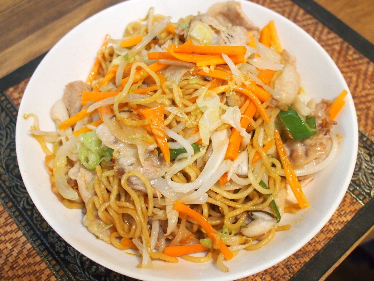 休日の定番お昼ご飯「焼きそば」を劇的においしくする「ひと手間」