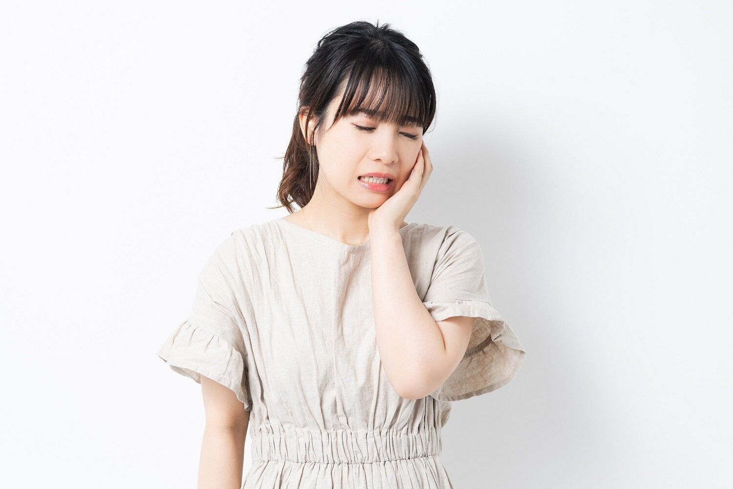 最悪の場合は歯が折れる⁈専門家が教える「睡眠中の食いしばり」の原因と危険性