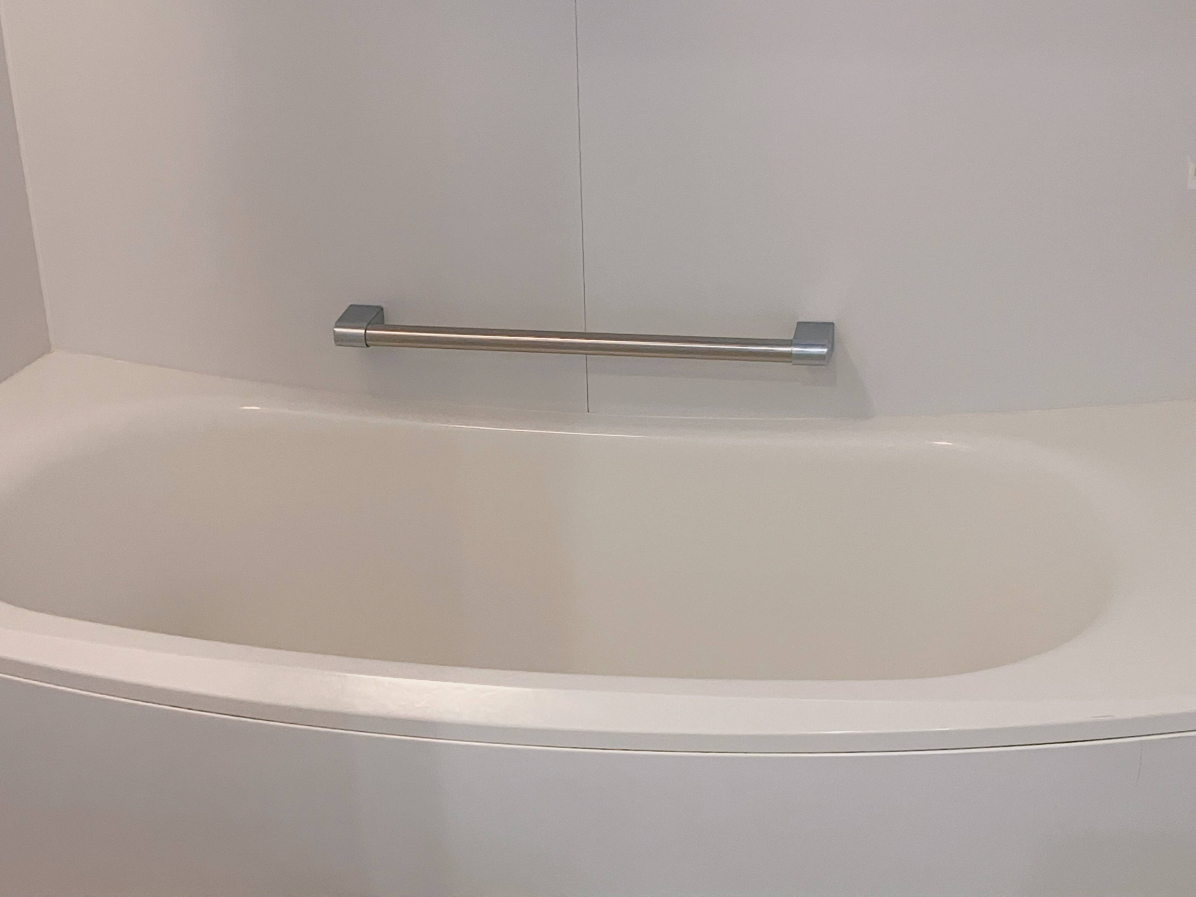 毎日の掃除を最小限に！鏡なし・カウンターなし&吊るせる収納で快適なお風呂空間