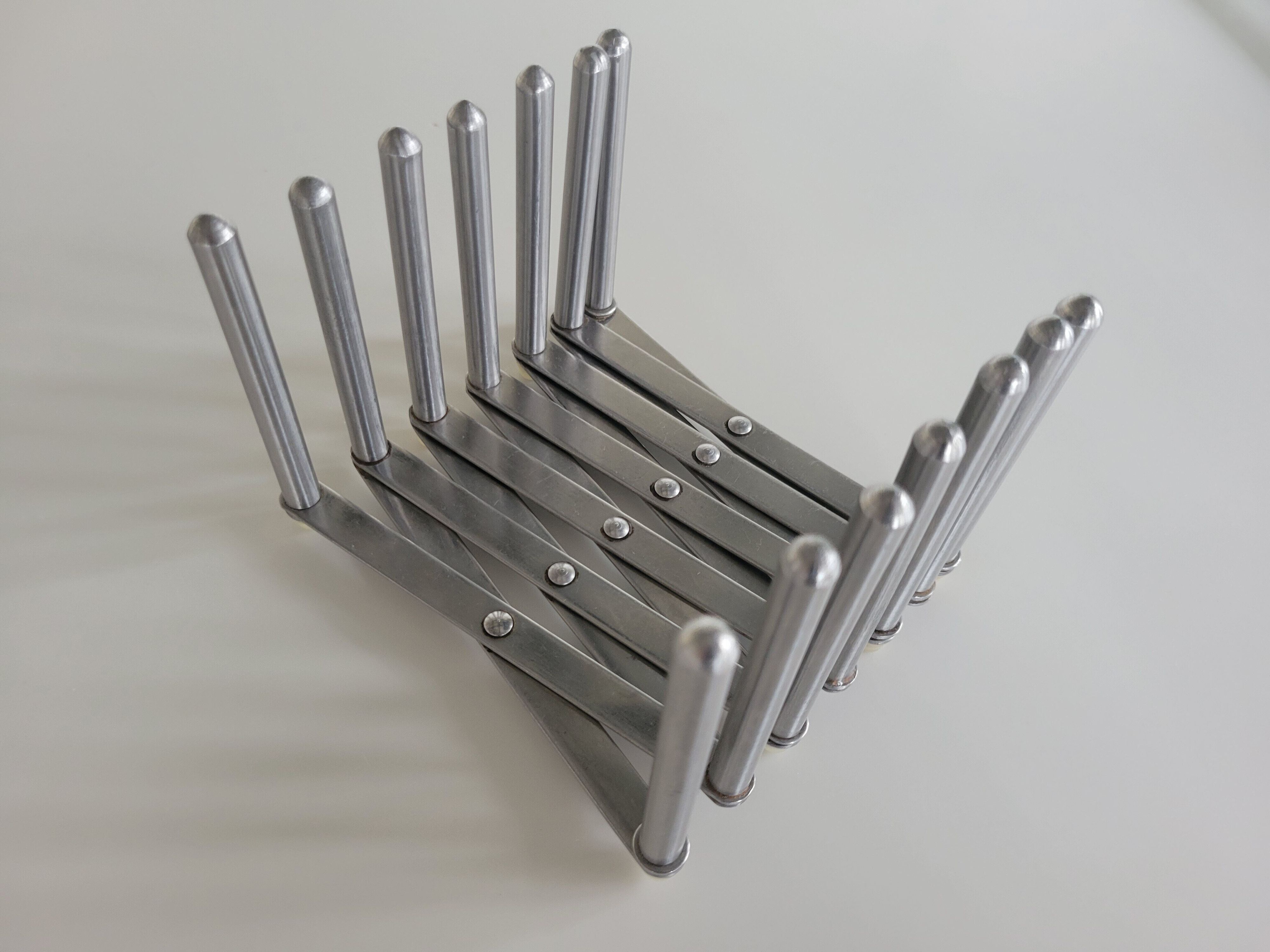 便利すぎてもう1個欲しい！IKEAの鍋ぶた収納グッズの「じゃない使い方」