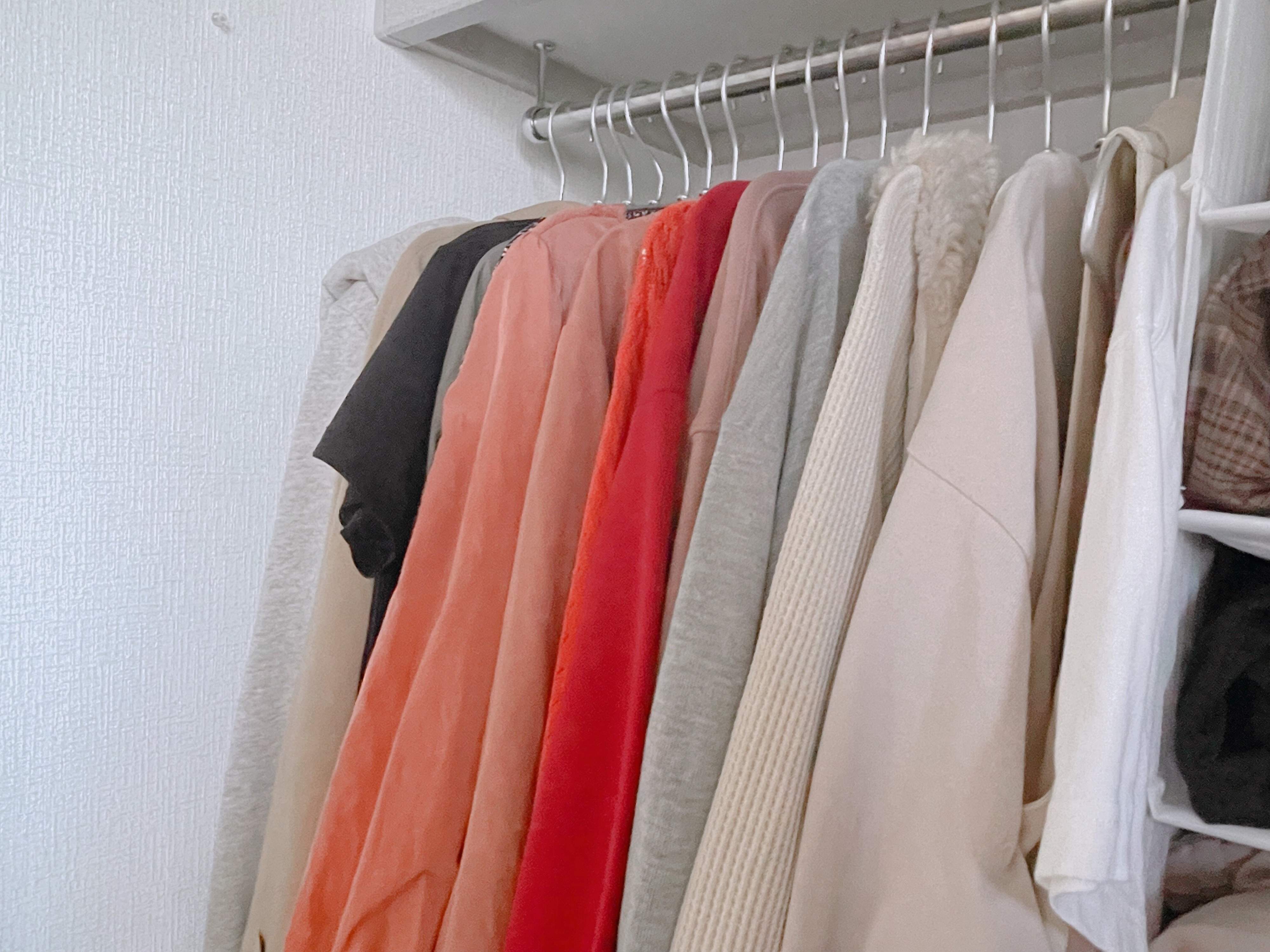 【衣替えシーズン】年間30着ですごすシンプリストが迷わず捨てる服5選