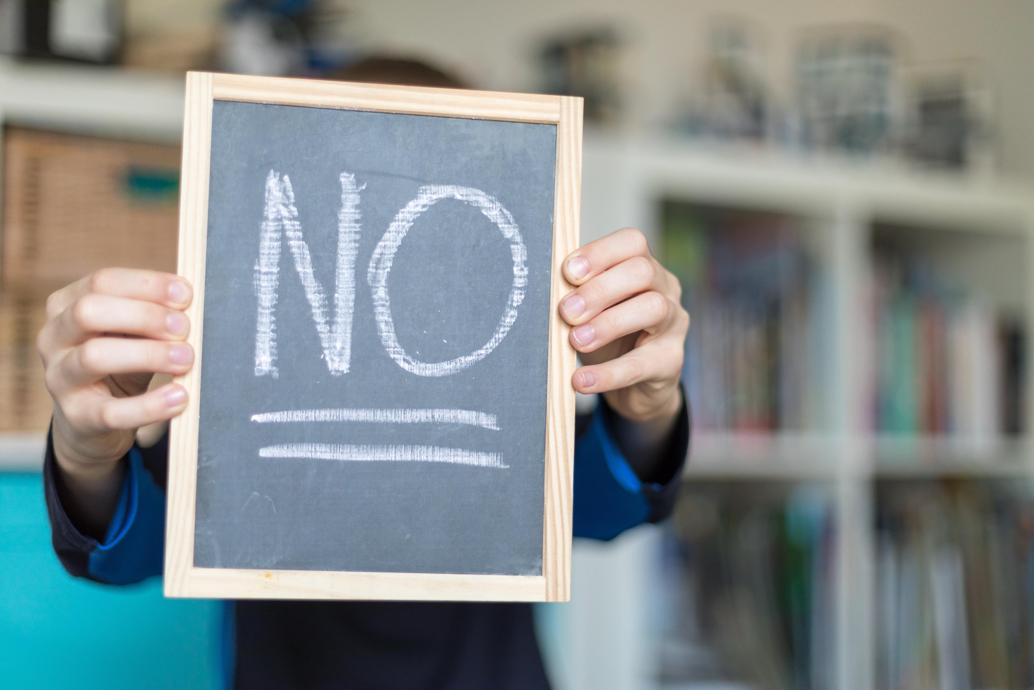 40代が着ると「地雷」になりやすいNGボトムスって!?