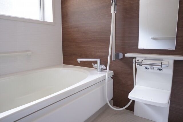 もうヌメリに悩まない！浮かす収納でお風呂掃除をラクにする!!