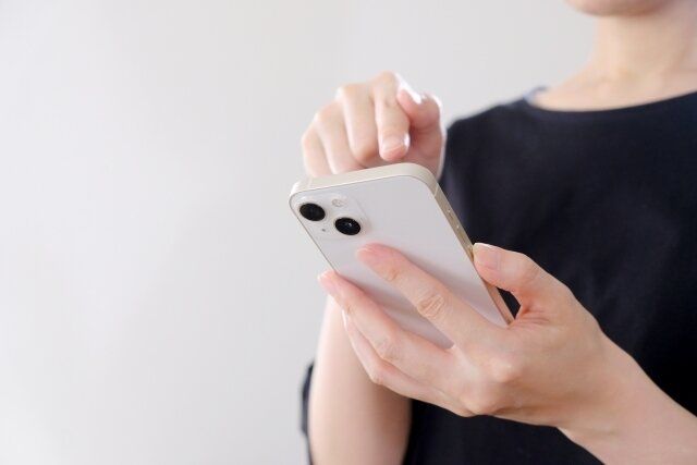 「もっと知らなきゃ」は手放した！お金と心を整えるためにやめたSNS習慣4選