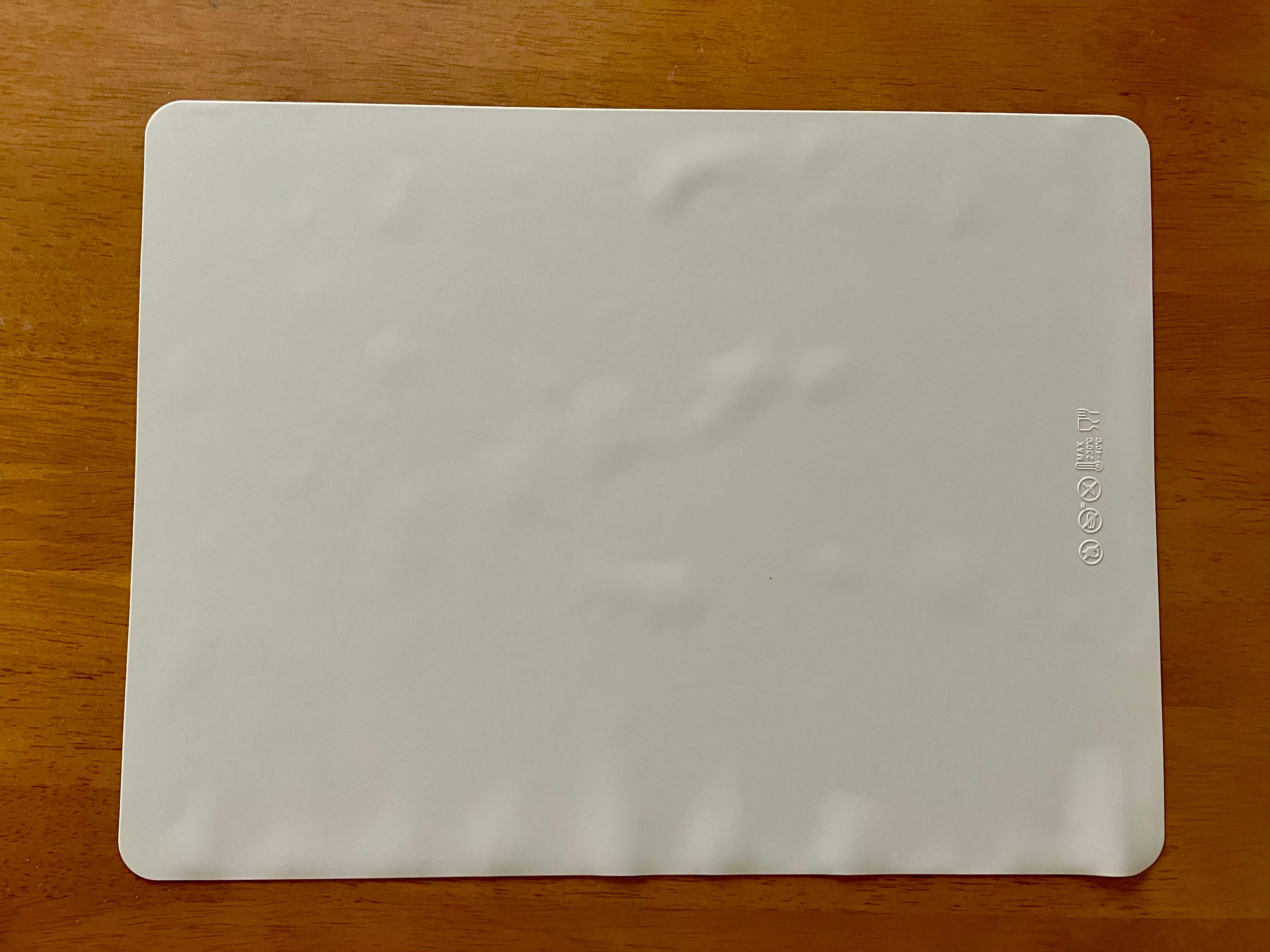 【3COINS】今ならセールでお得！レンジの気になる汚れもラクラクお掃除できちゃうマット