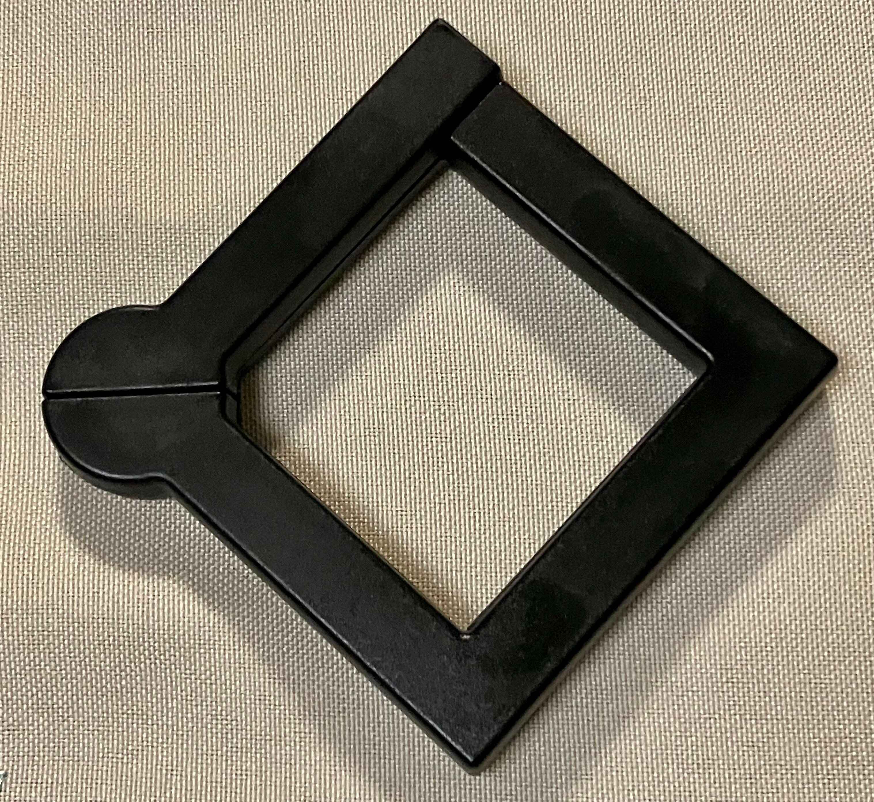 【ダイソー】その荷物、置き場に困ってませんか？バッグのお助け便利グッズ２選