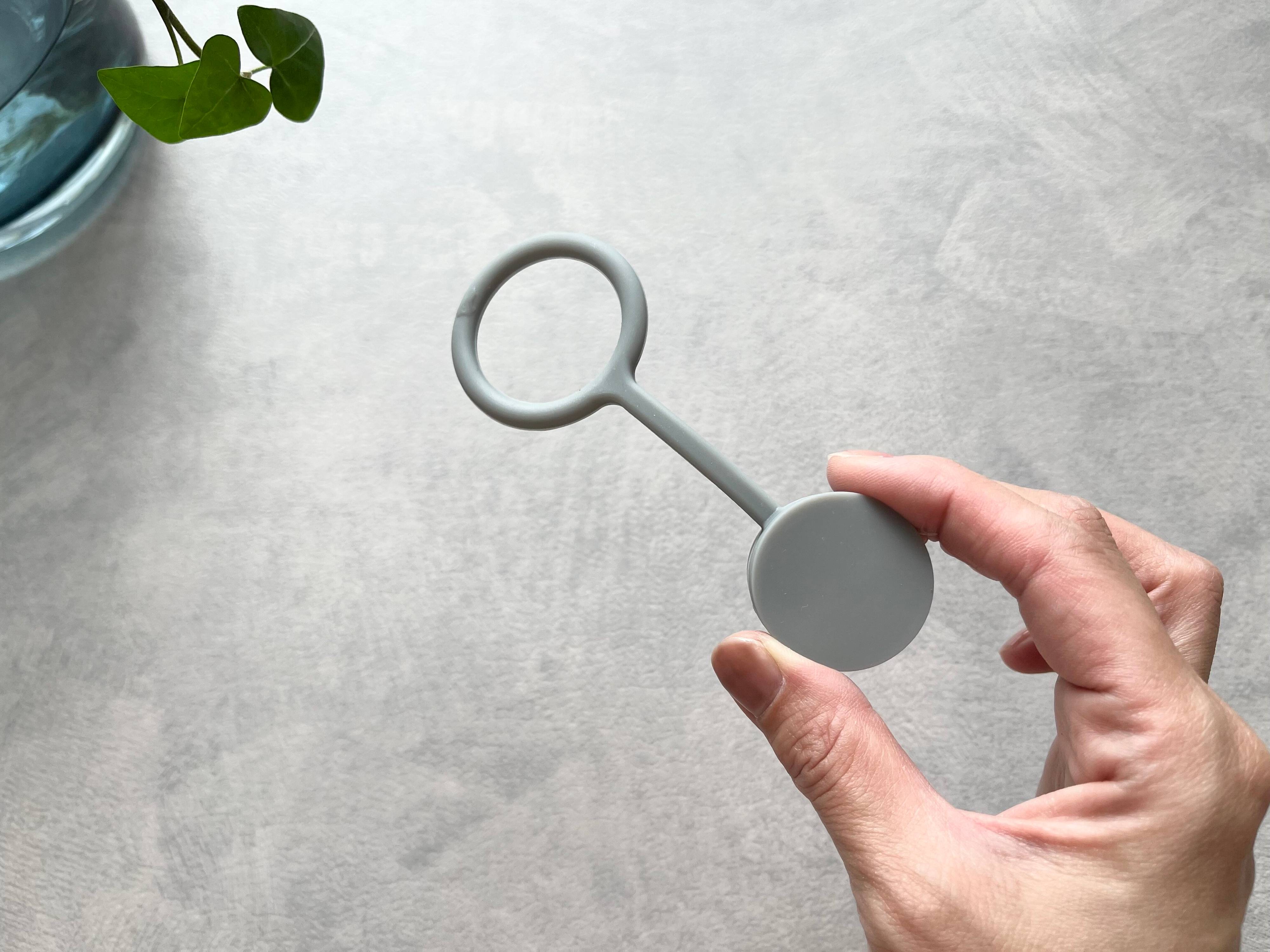 「まるで大きなケーブルバンド!?」キャンドゥの意外な物の落下防止に役立つ買わなきゃ損な便利グッズ