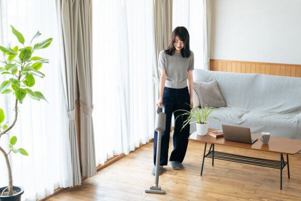 【やめて正解！】「掃除グッズ多すぎ問題」を解決するシンプルな習慣とは？