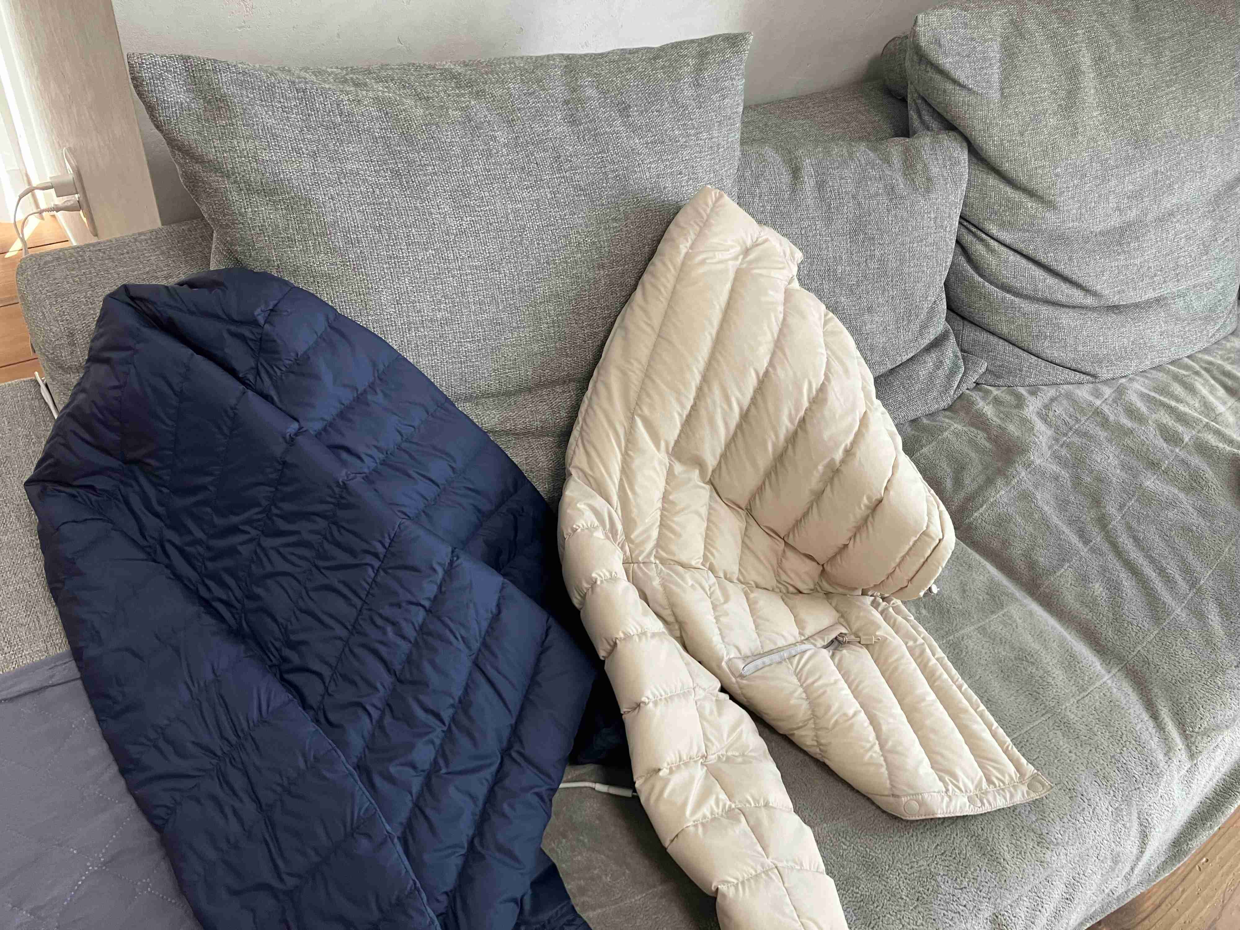 「ソファに置きっ放し」「椅子の背に掛けっぱなし」はもうしない！冬のアウター管理のコツ