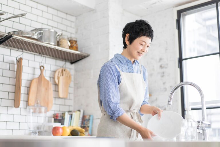 3つのことを徹底！キッチンがキレイな人が忘れずにやっている片づけ習慣