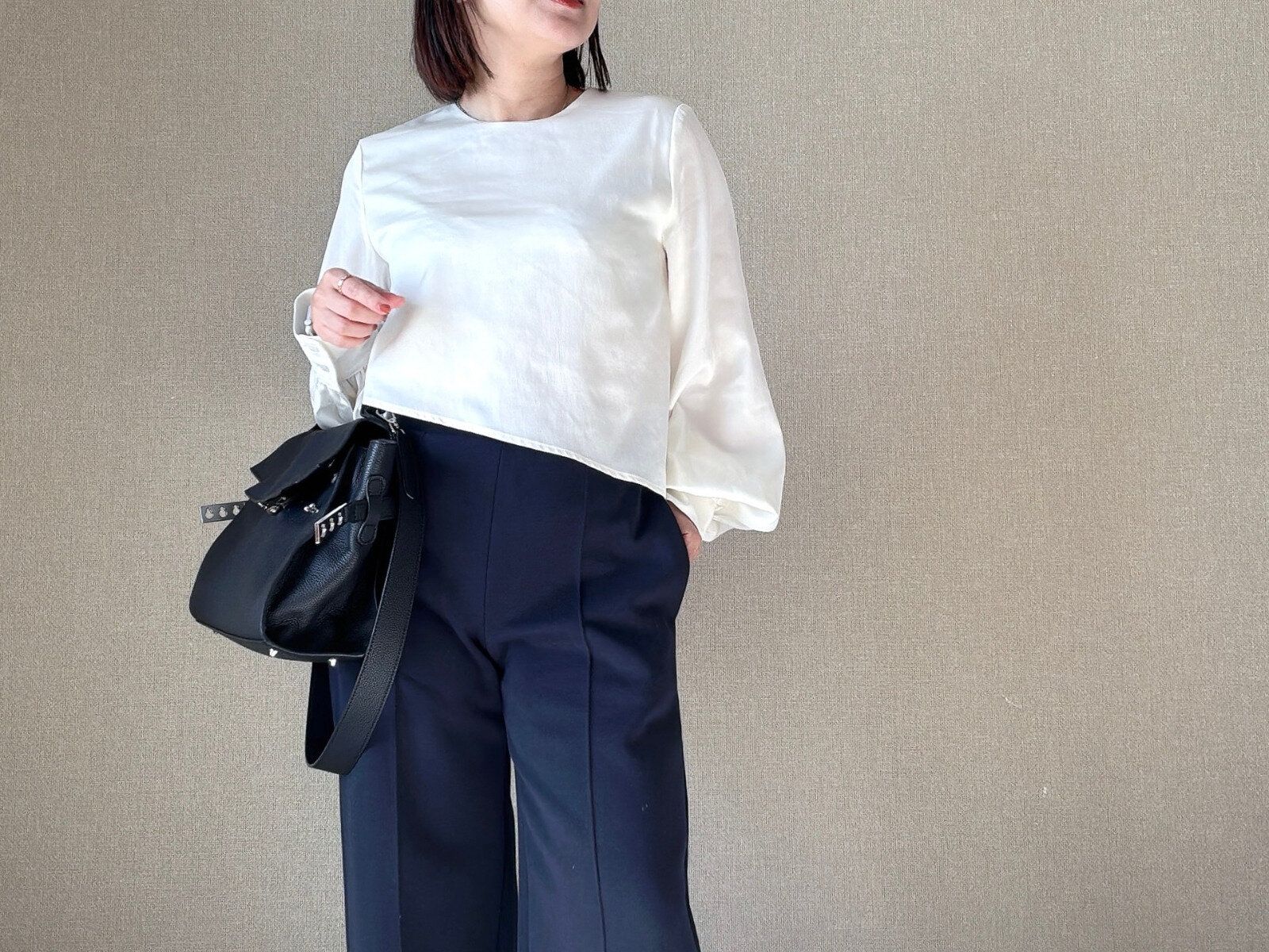 【ユニクロ】スウェットなのにダル着に見えない！きれい見えするとバズっているパンツとは？