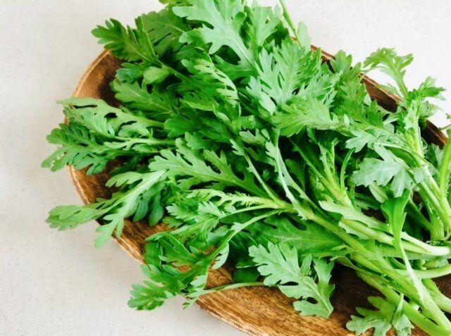じつは避けたほうがいいかも!?野菜のプロが教える春菊の「もったいない」食べ方