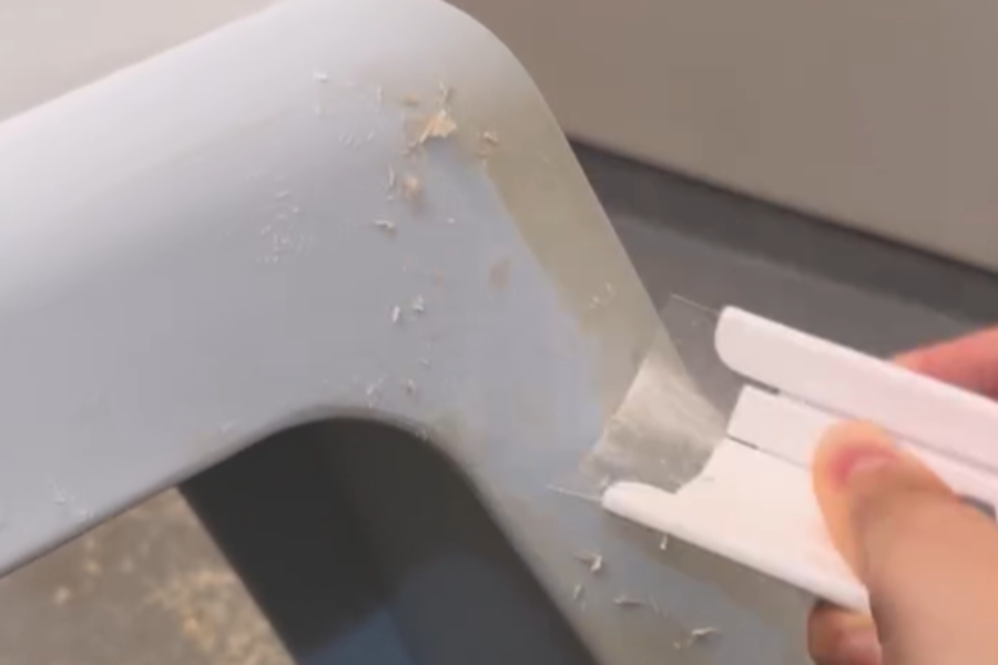 もっと早く買えば良かった！【ダイソー】「曲がるスクレーパー(落ち落ちV)」のご紹介