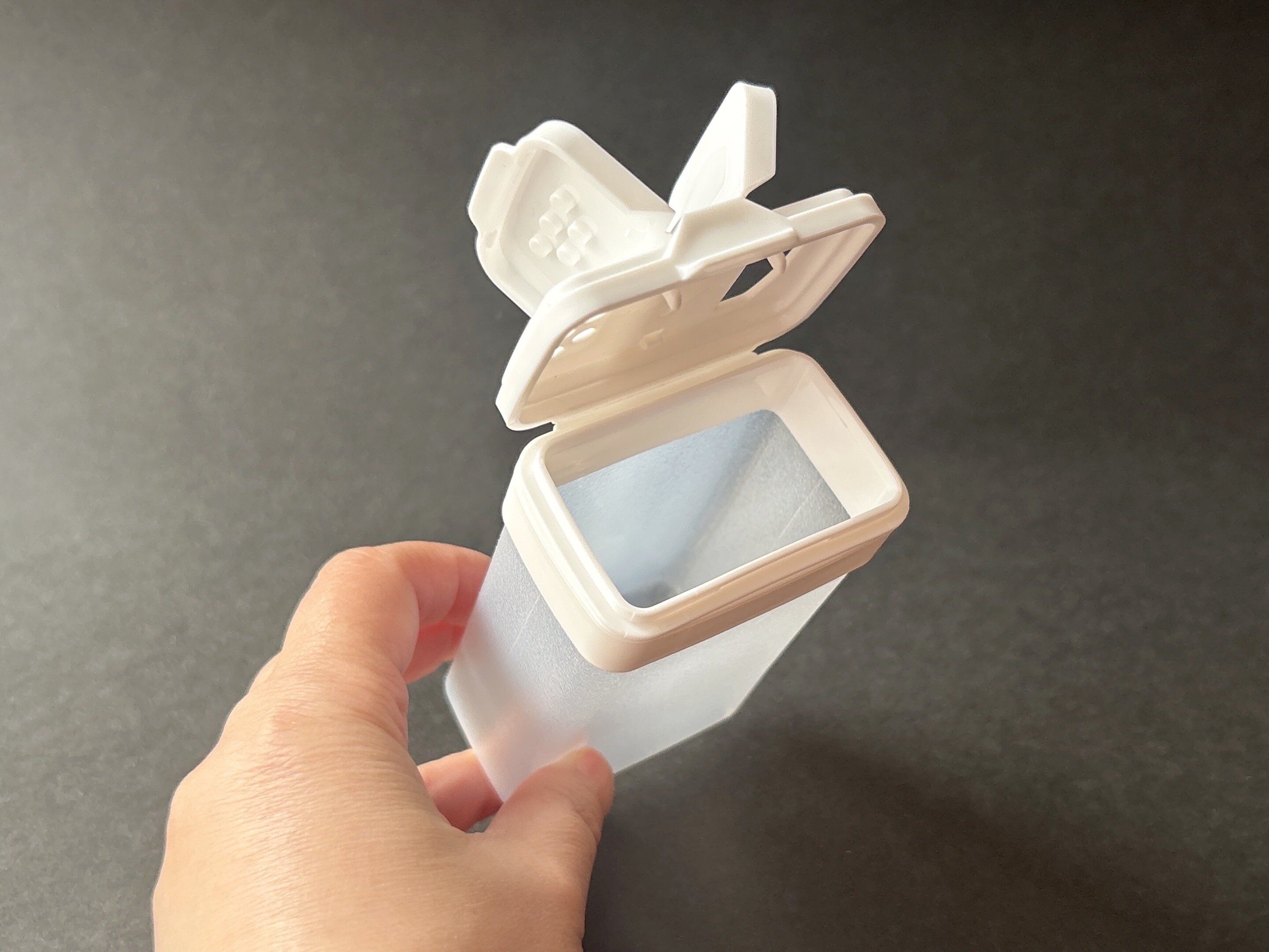 飛ぶように売れている【セリア】「家事の時短にもつながる」超優秀調味料ボトル3選