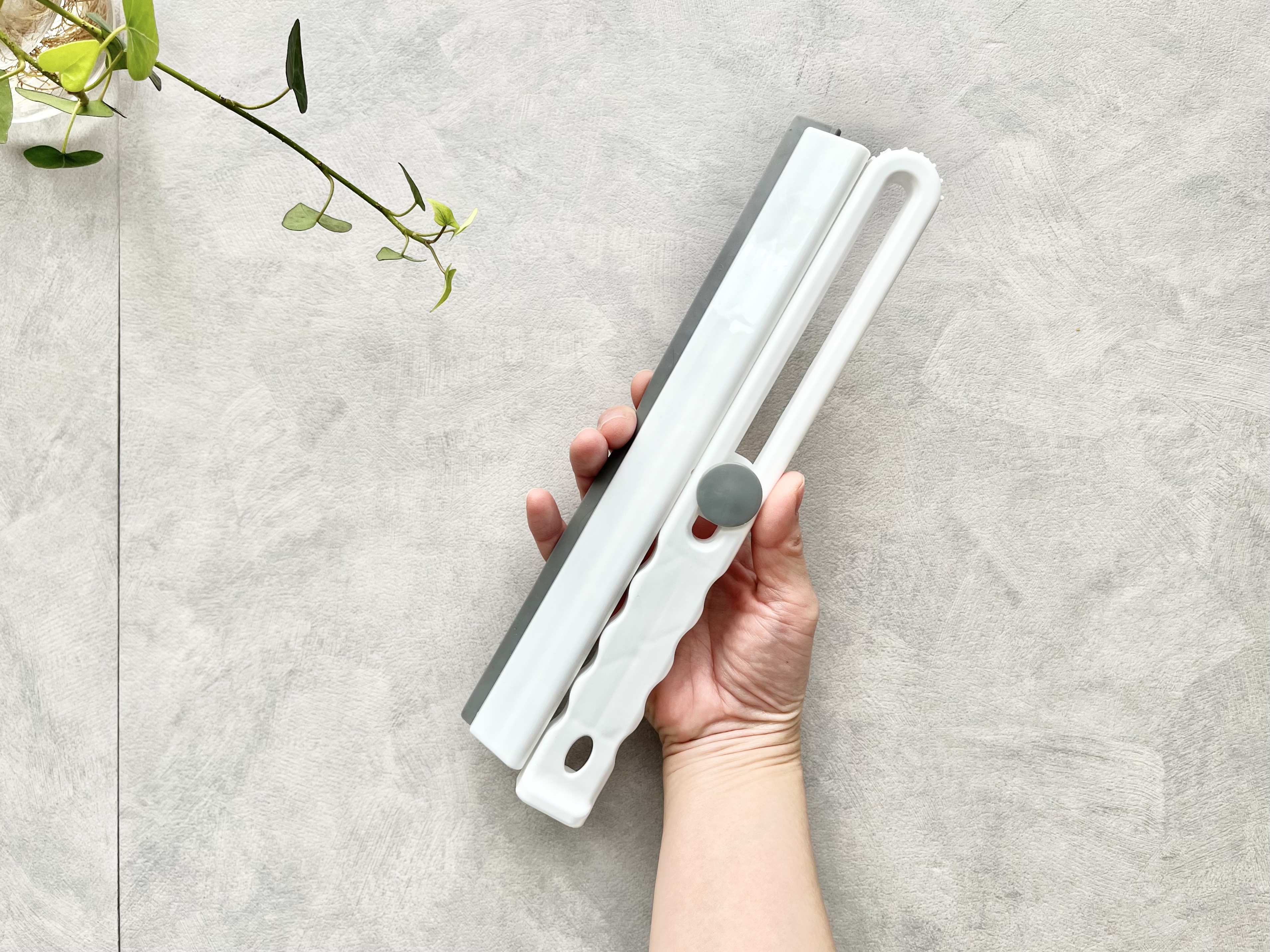 「これ考えた人、天才！」「1度使うと手放せない！」セリアで見つけた画期的なお掃除グッズ