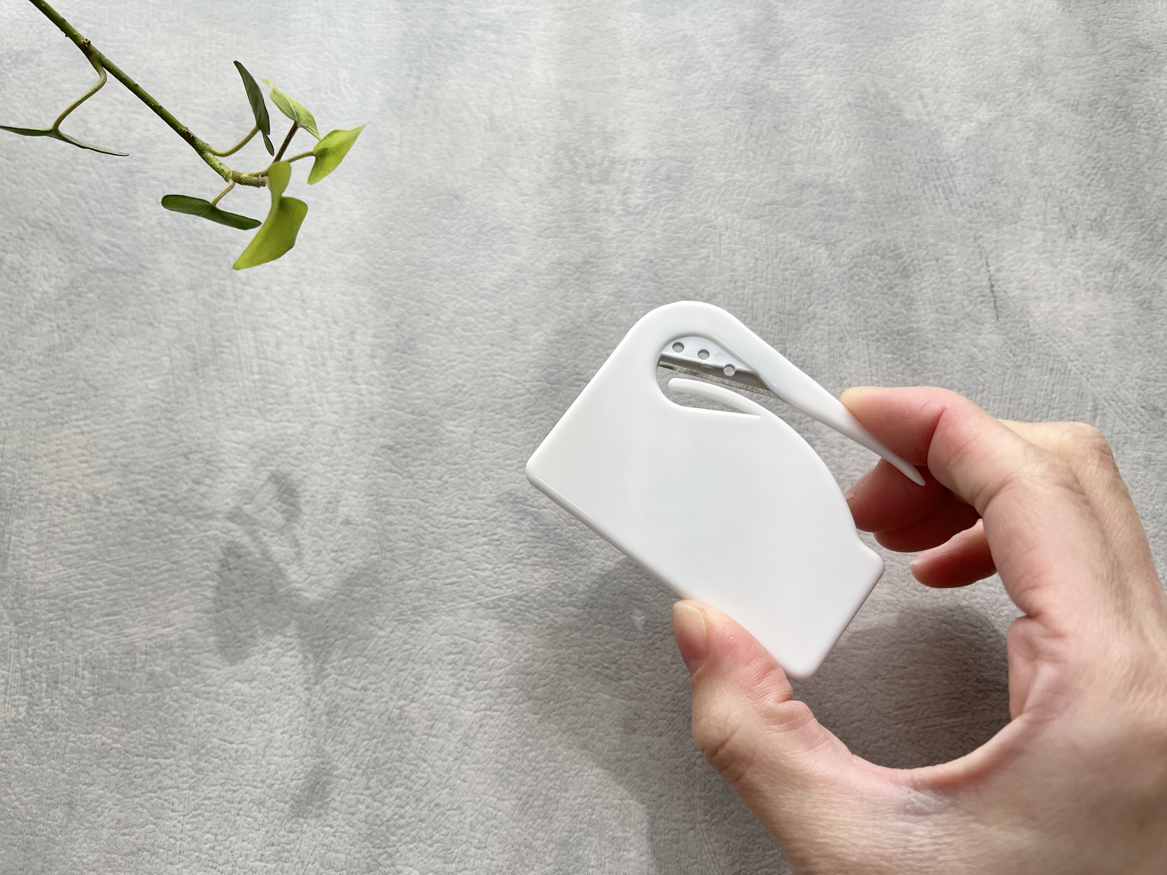 「1台2役以上に使えて便利！」「開封もカットも楽らく！」ダイソーの技ありカッターは見付けたら買わなきゃ損