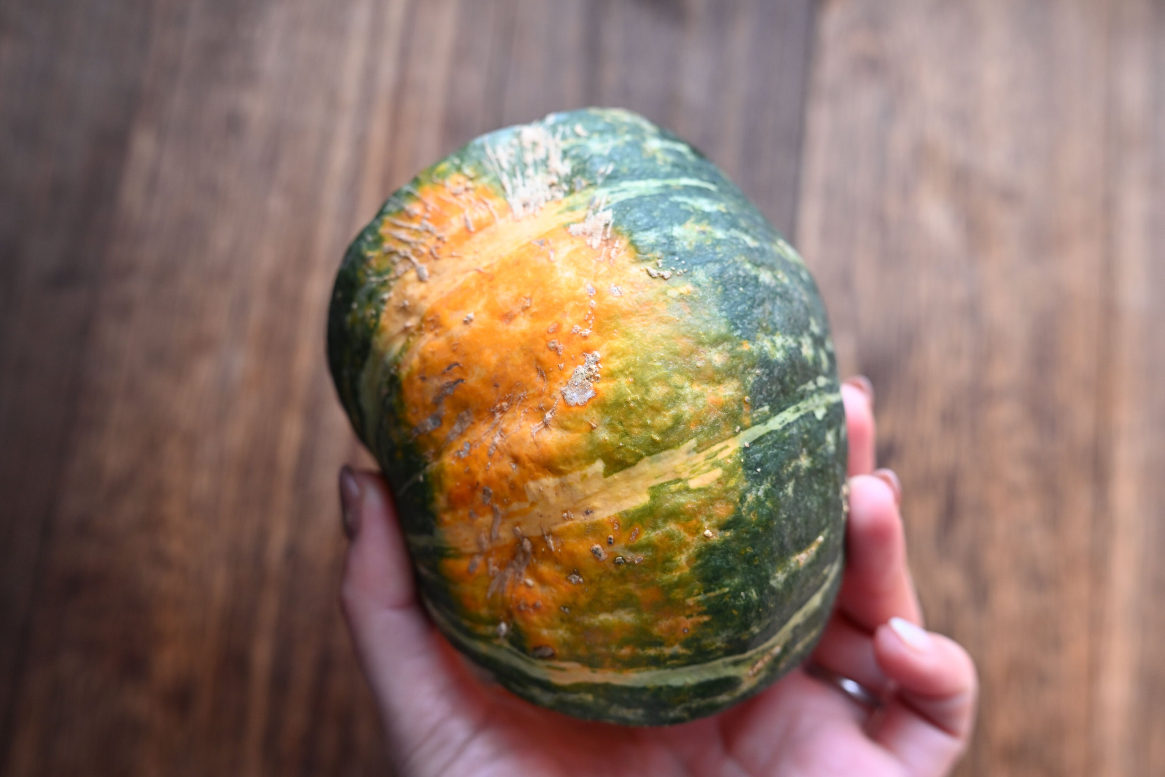 今までカボチャを力任せにカットしていた…超簡単にスルッとカットする方法が目から鱗すぎた件