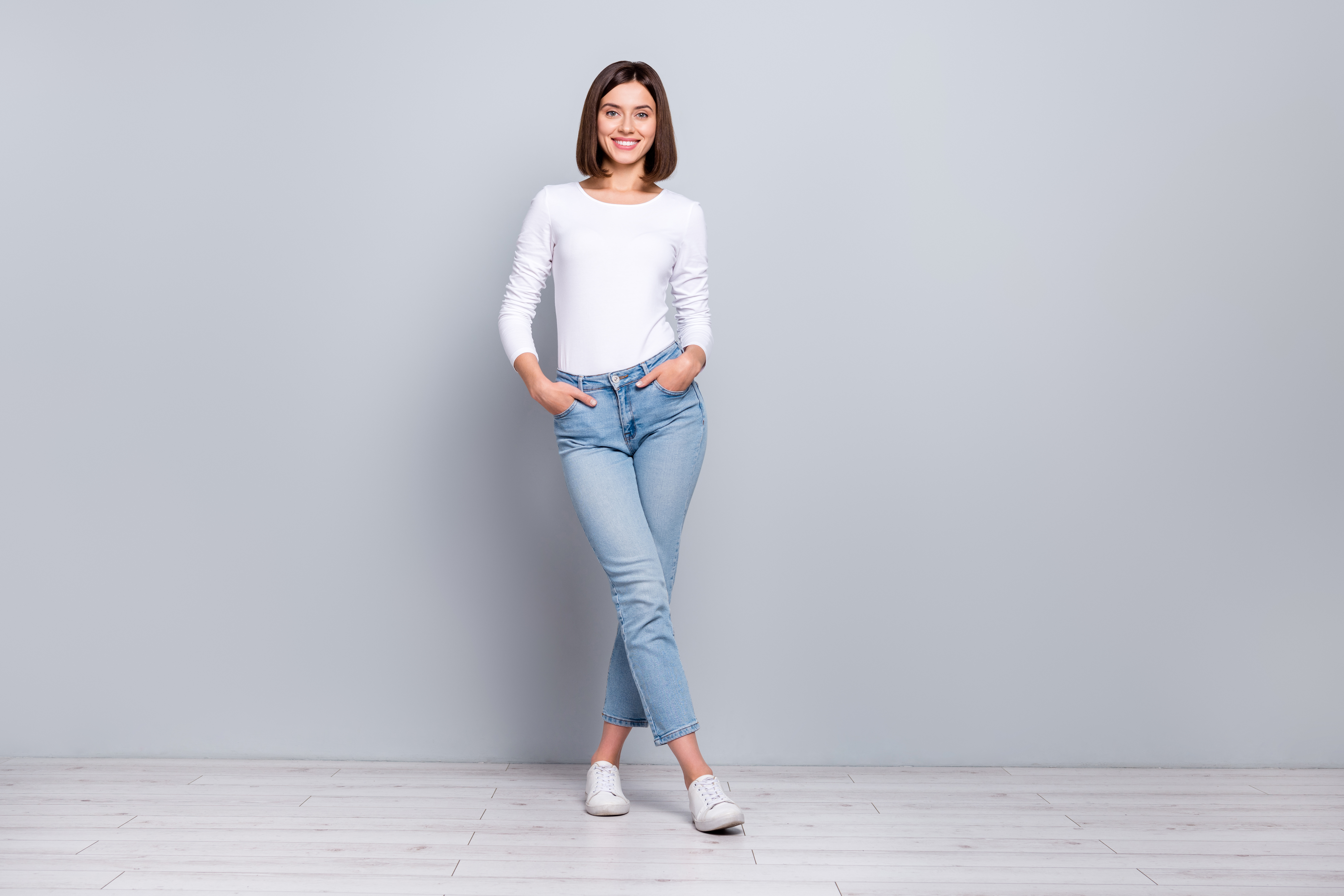 気づかないうちに「着太り」！40代が春にやりがちなNGデニムコーデ