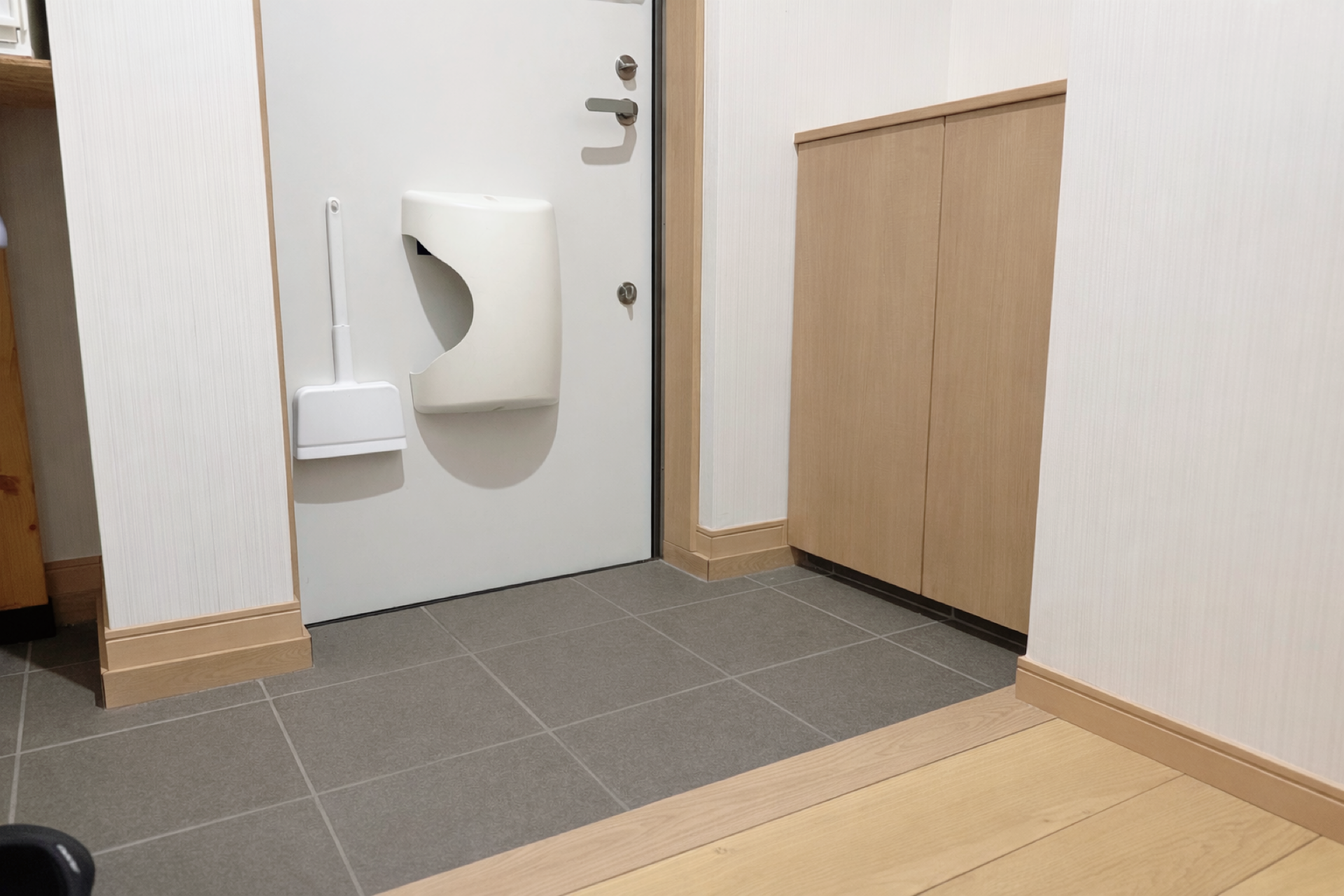 取りに行く手間をなくす！玄関が整う収納アイデア3選